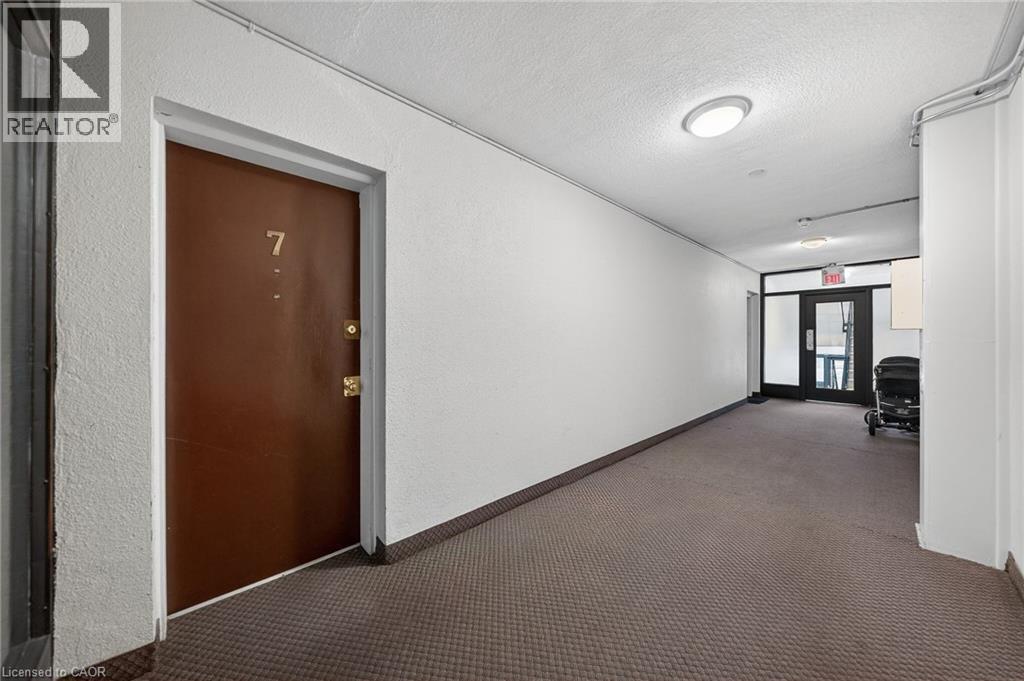 237 Mohawk Road E Unit# 7, Hamilton, Ontario  L9A 2H5 - Photo 2 - 40806659