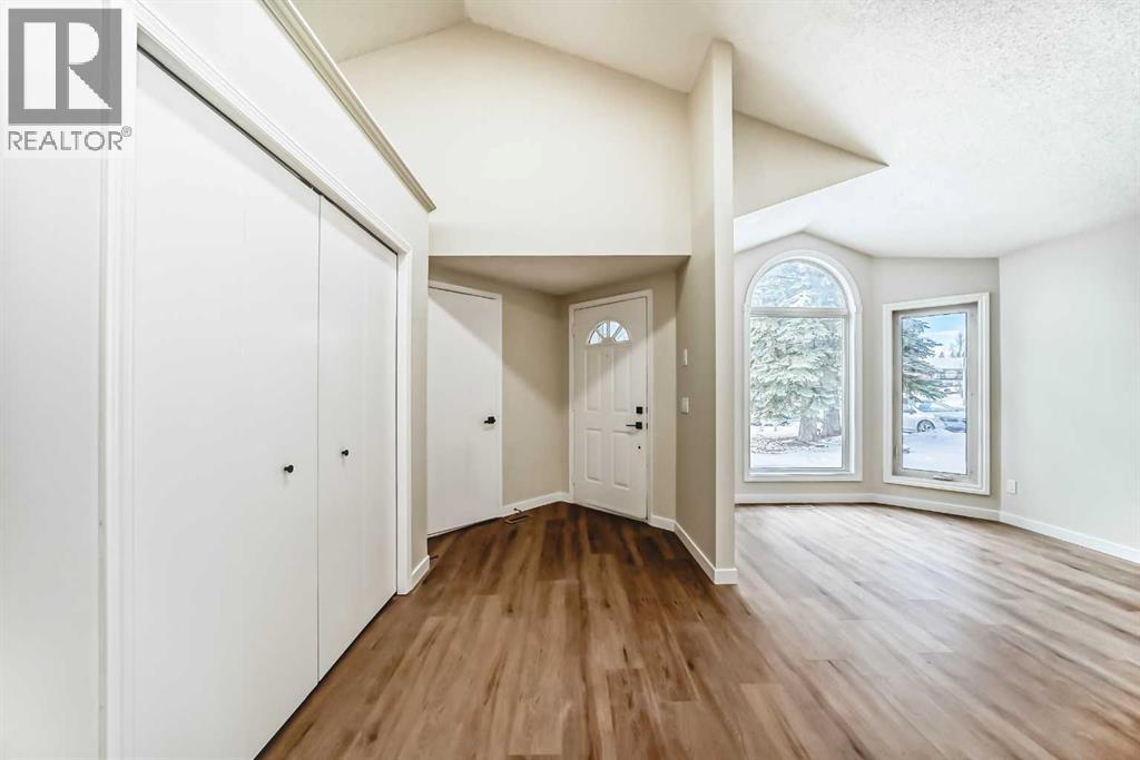 624 Shawinigan Drive Sw, Calgary, Alberta  T2Y 2H4 - Photo 4 - A2283533