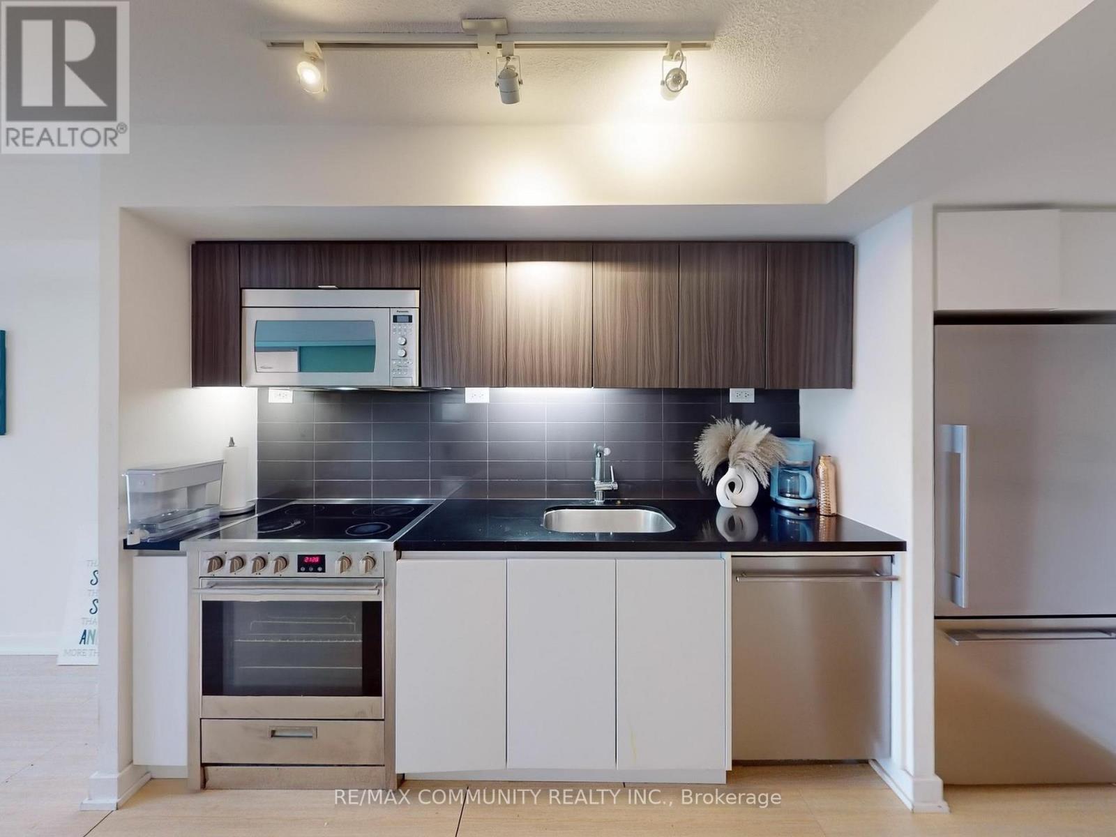 2210 - 85 Queens Wharf Road, Toronto (Waterfront Communities), Ontario  M5V 0J9 - Photo 13 - C12808938