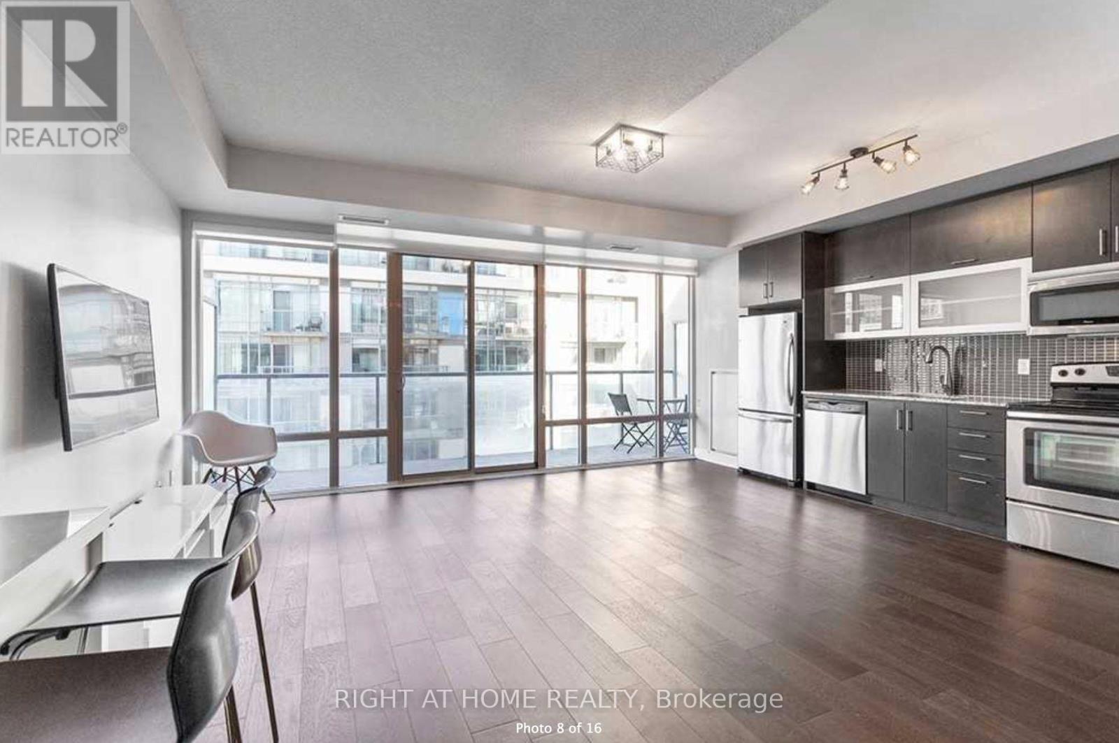 730 - 90 Stadium Road, Toronto (Niagara), Ontario  M5V 3W5 - Photo 6 - C12808950