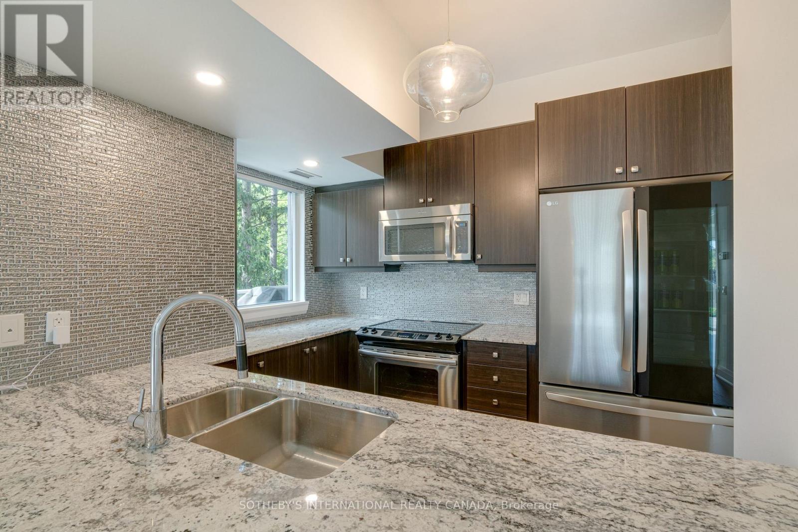 302 - 8302 Islington Avenue, Vaughan (Islington Woods), Ontario  L4L 0E6 - Photo 7 - N12808936