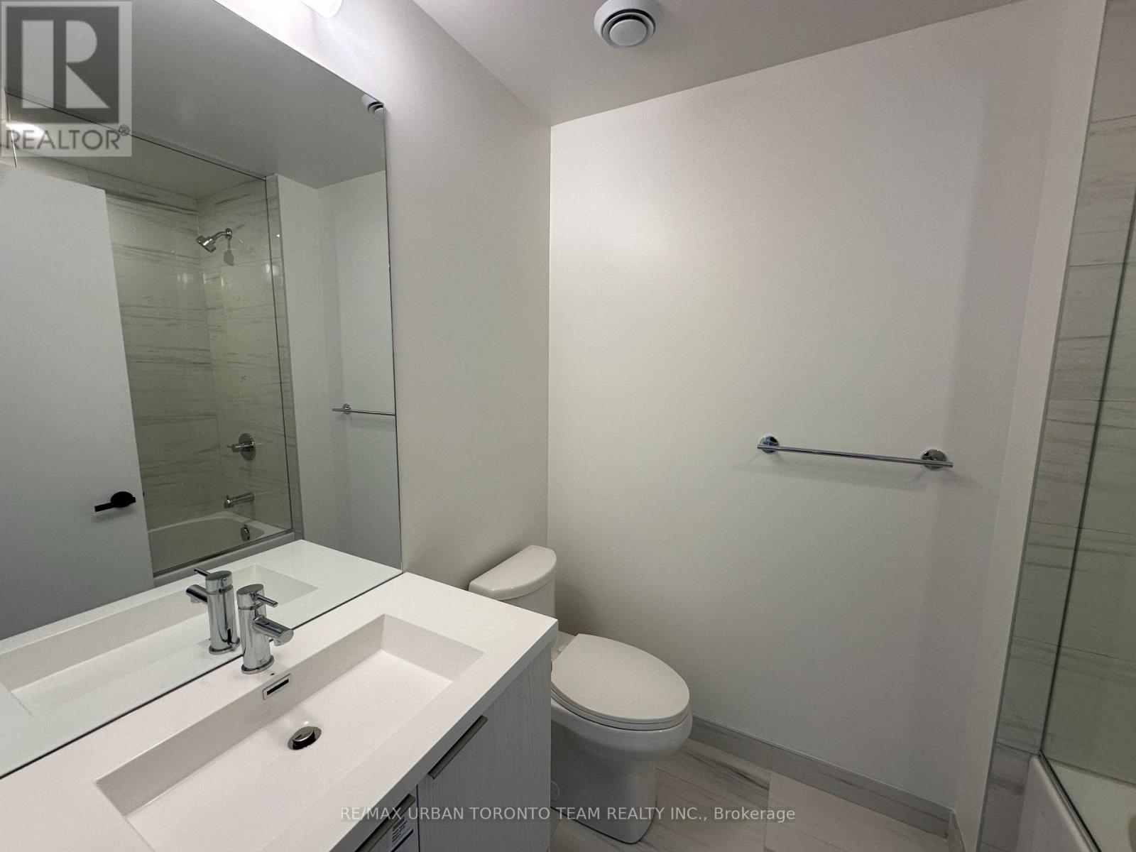 5705 - 8 Interchange Way, Vaughan (Vaughan Corporate Centre), Ontario  L4K 5Z7 - Photo 11 - N12808990