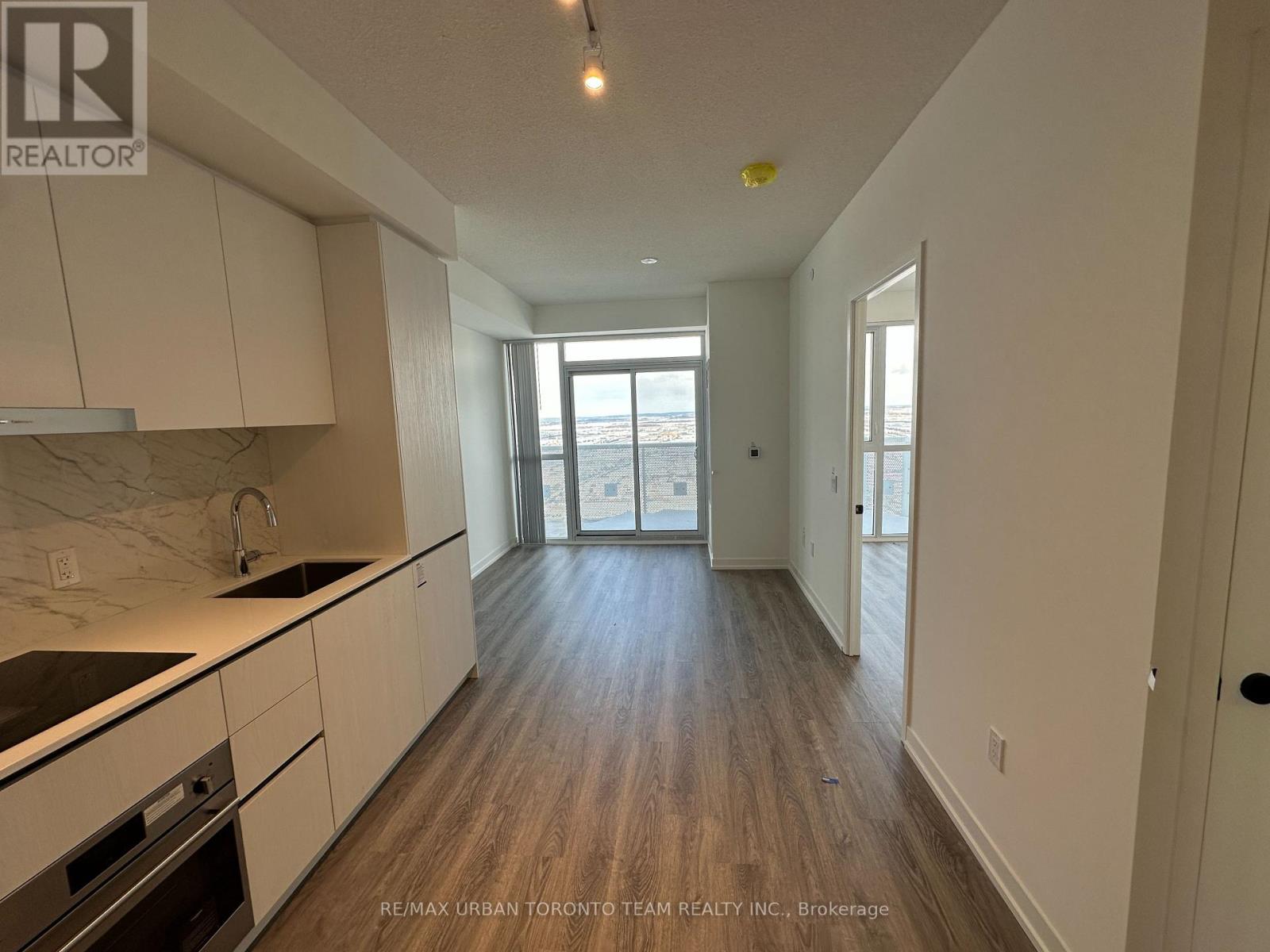 5705 - 8 Interchange Way, Vaughan (Vaughan Corporate Centre), Ontario  L4K 5Z7 - Photo 3 - N12808990