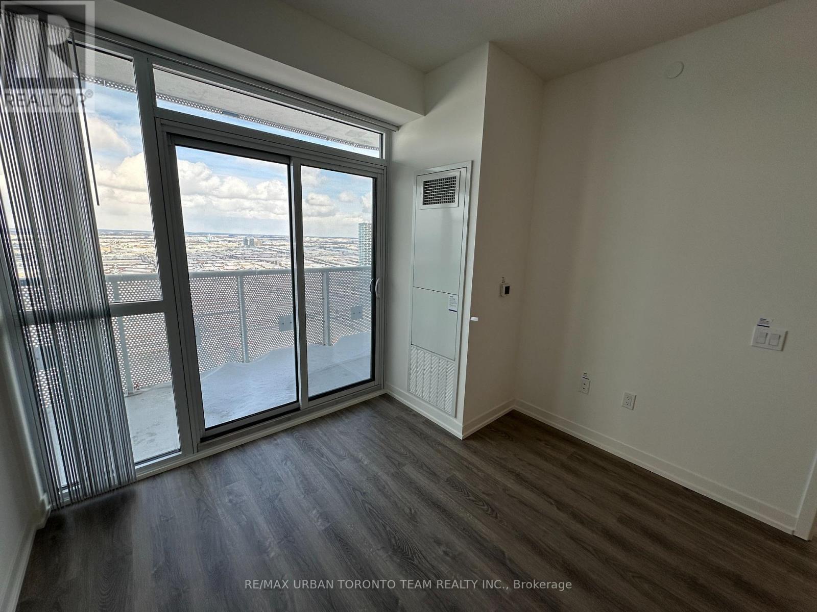 5705 - 8 Interchange Way, Vaughan (Vaughan Corporate Centre), Ontario  L4K 5Z7 - Photo 7 - N12808990