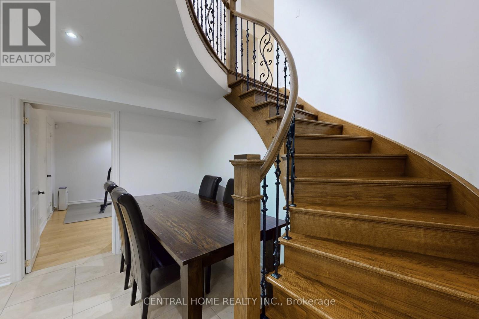 28 Theobald's Circle, Richmond Hill, Ontario  L4C 9C6 - Photo 37 - N12809002