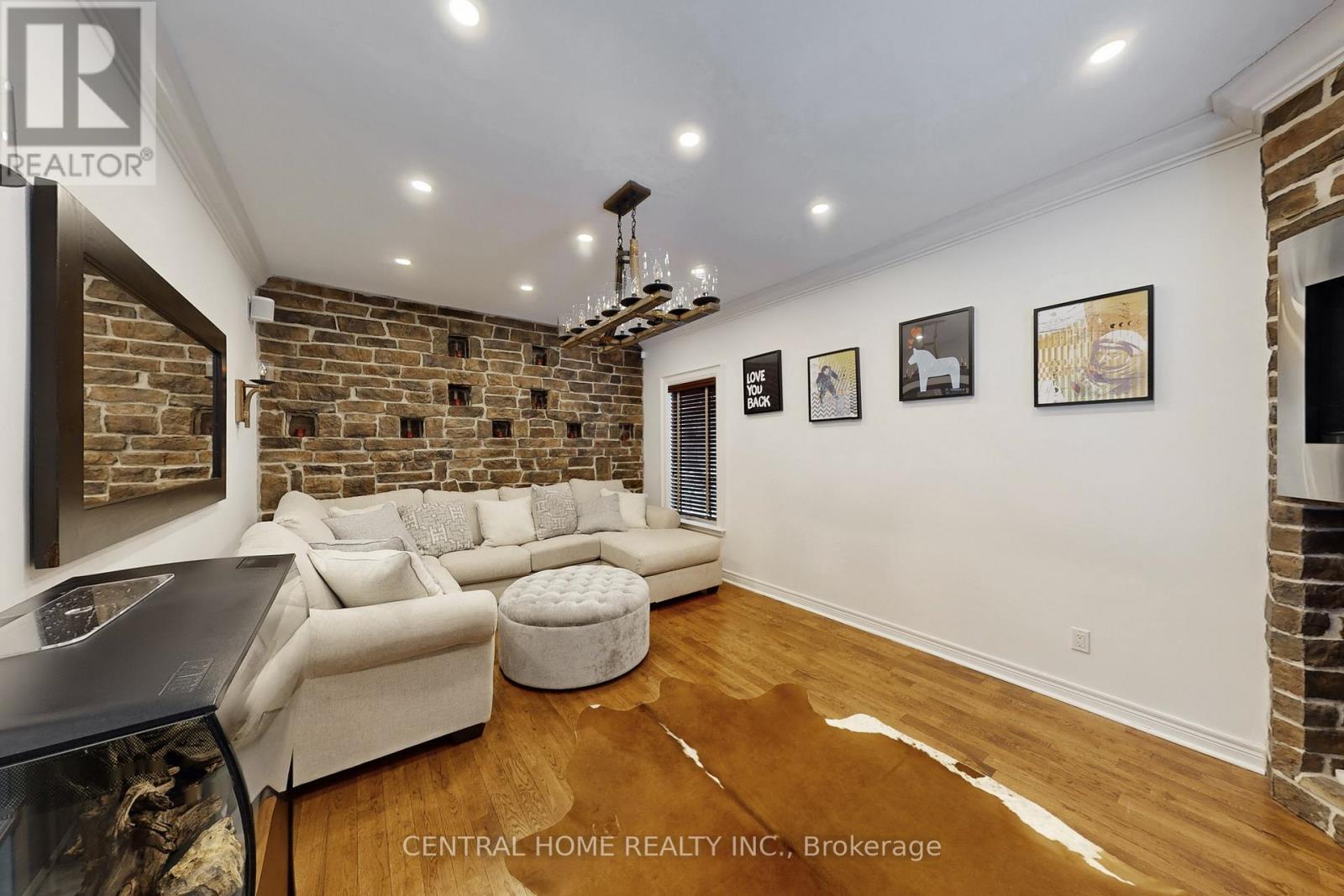 28 Theobald's Circle, Richmond Hill, Ontario  L4C 9C6 - Photo 4 - N12809002