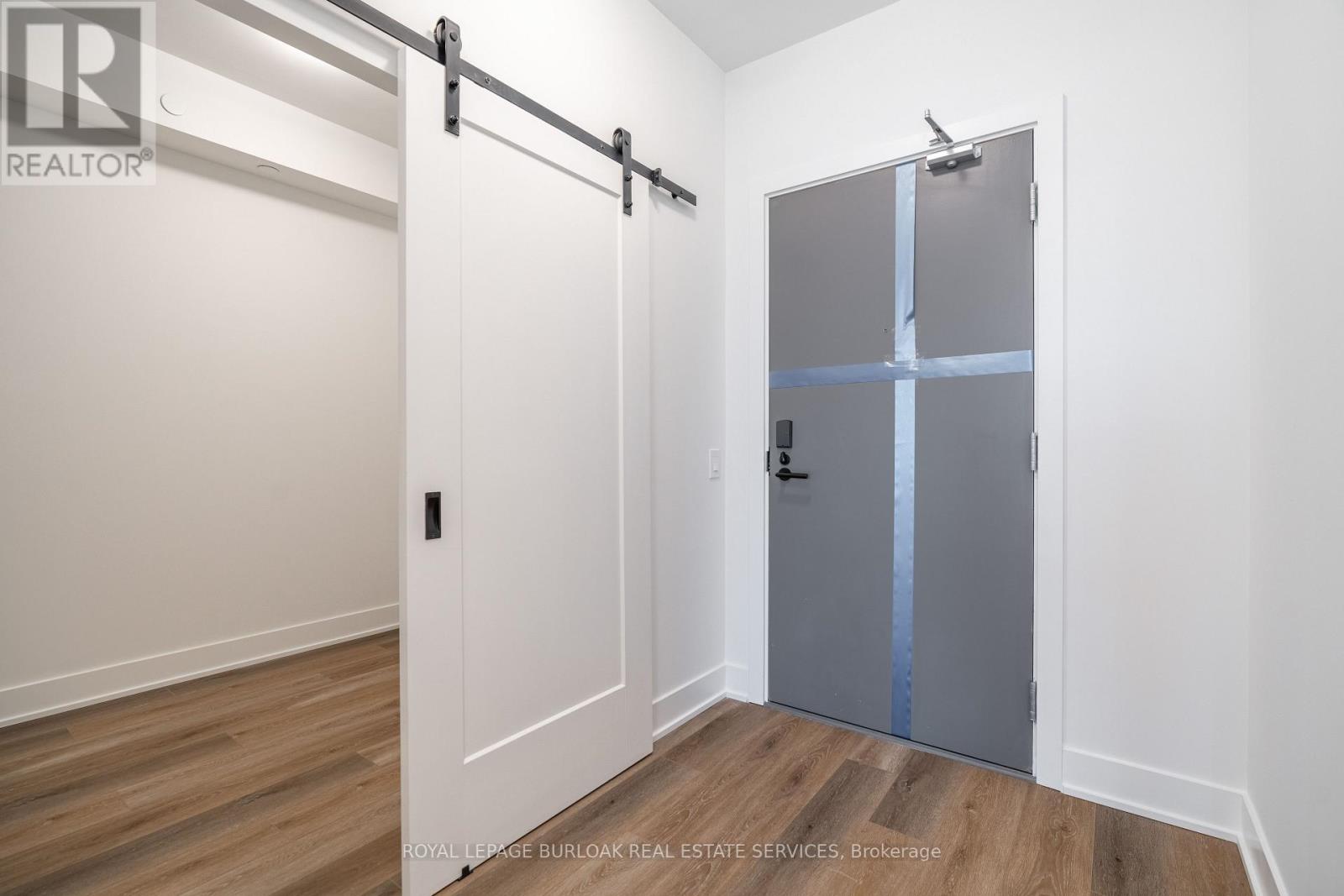 1204 - 2088 James Street, Burlington (Brant), Ontario  L7R 0H2 - Photo 3 - W12808946