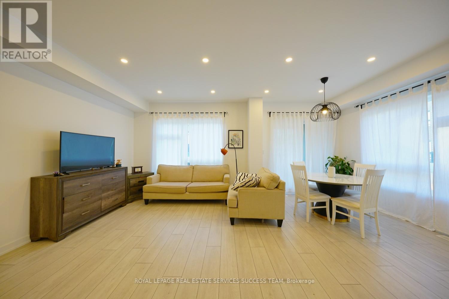 3165 Lotus Common, Burlington (Alton), Ontario  L7M 2A9 - Photo 5 - W12808964