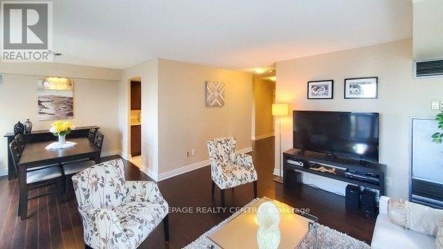 1604 - 325 Webb Drive, Mississauga, Ontario  L5B 3Z9 - Photo 10 - W12808974