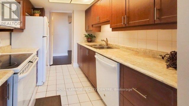 1604 - 325 Webb Drive, Mississauga, Ontario  L5B 3Z9 - Photo 12 - W12808974