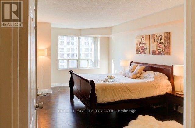 1604 - 325 Webb Drive, Mississauga, Ontario  L5B 3Z9 - Photo 14 - W12808974