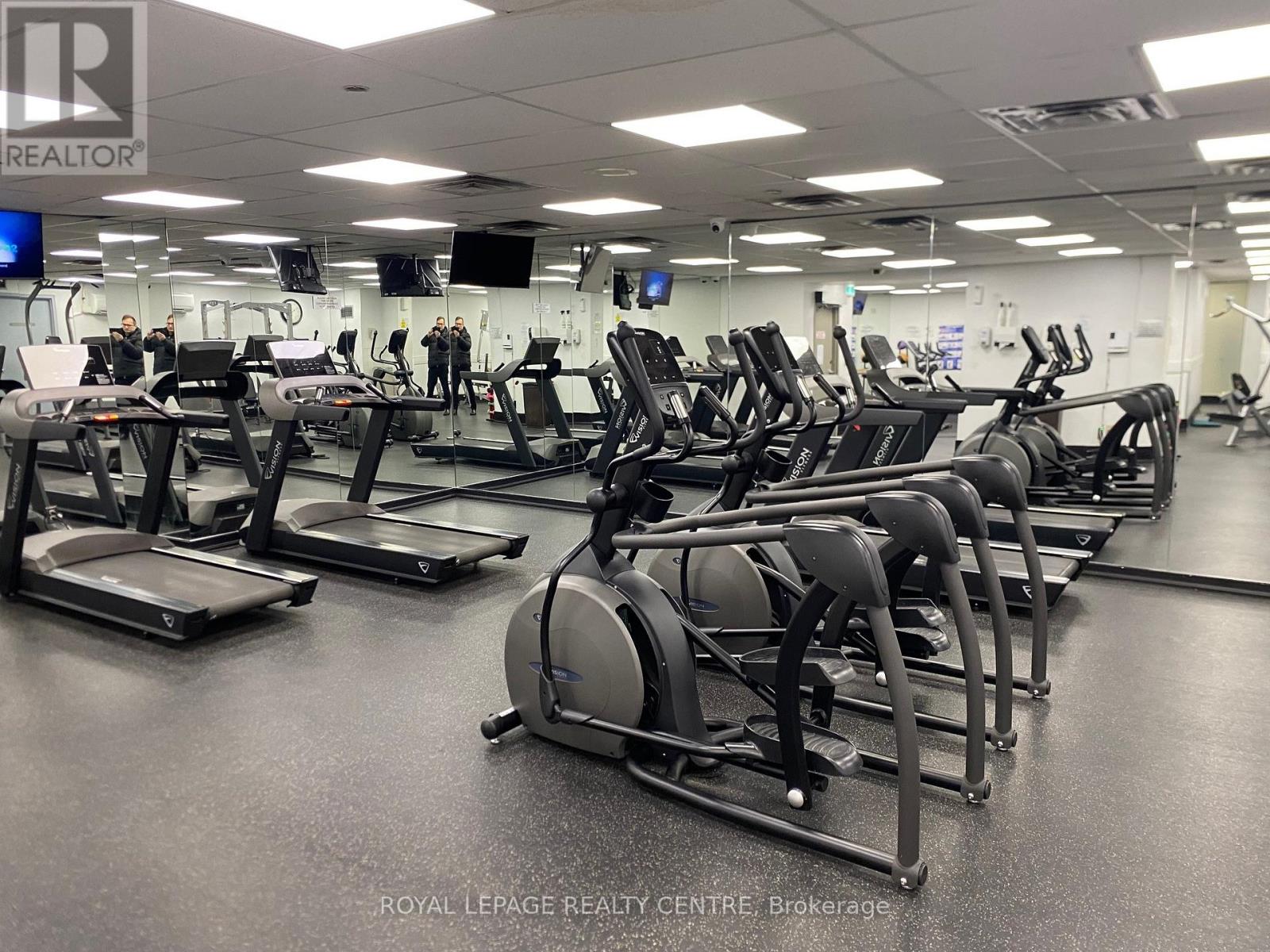 1604 - 325 Webb Drive, Mississauga, Ontario  L5B 3Z9 - Photo 19 - W12808974