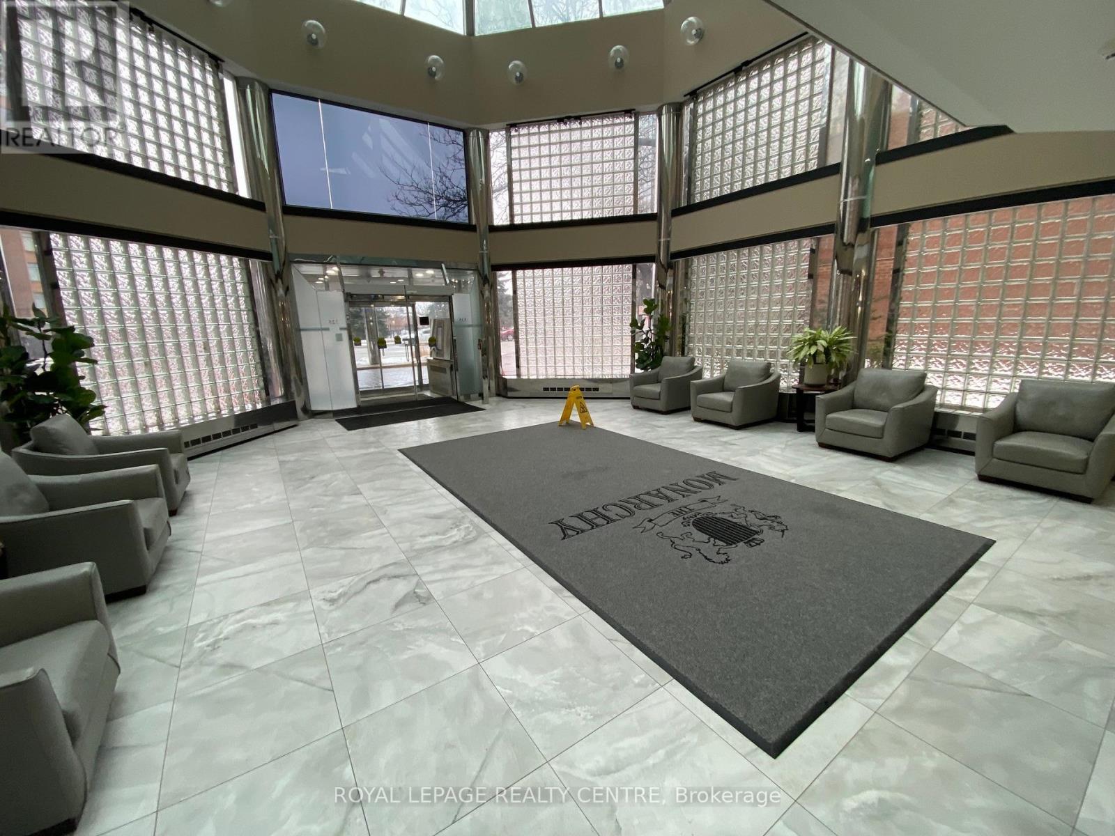 1604 - 325 Webb Drive, Mississauga, Ontario  L5B 3Z9 - Photo 4 - W12808974