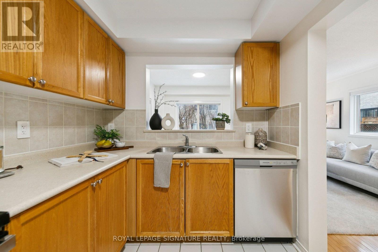 121 - 86 Joymar Drive, Mississauga, Ontario  L5M 7Z6 - Photo 5 - W12808982