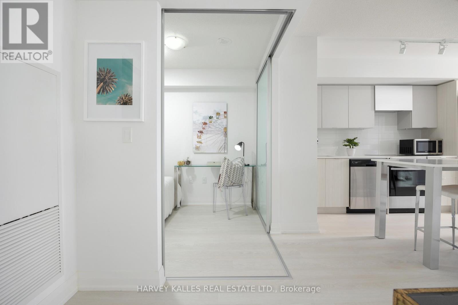 1301 - 30 Gibbs Road, Toronto (Islington-City Centre West), Ontario  M9B 6L6 - Photo 4 - W12809006