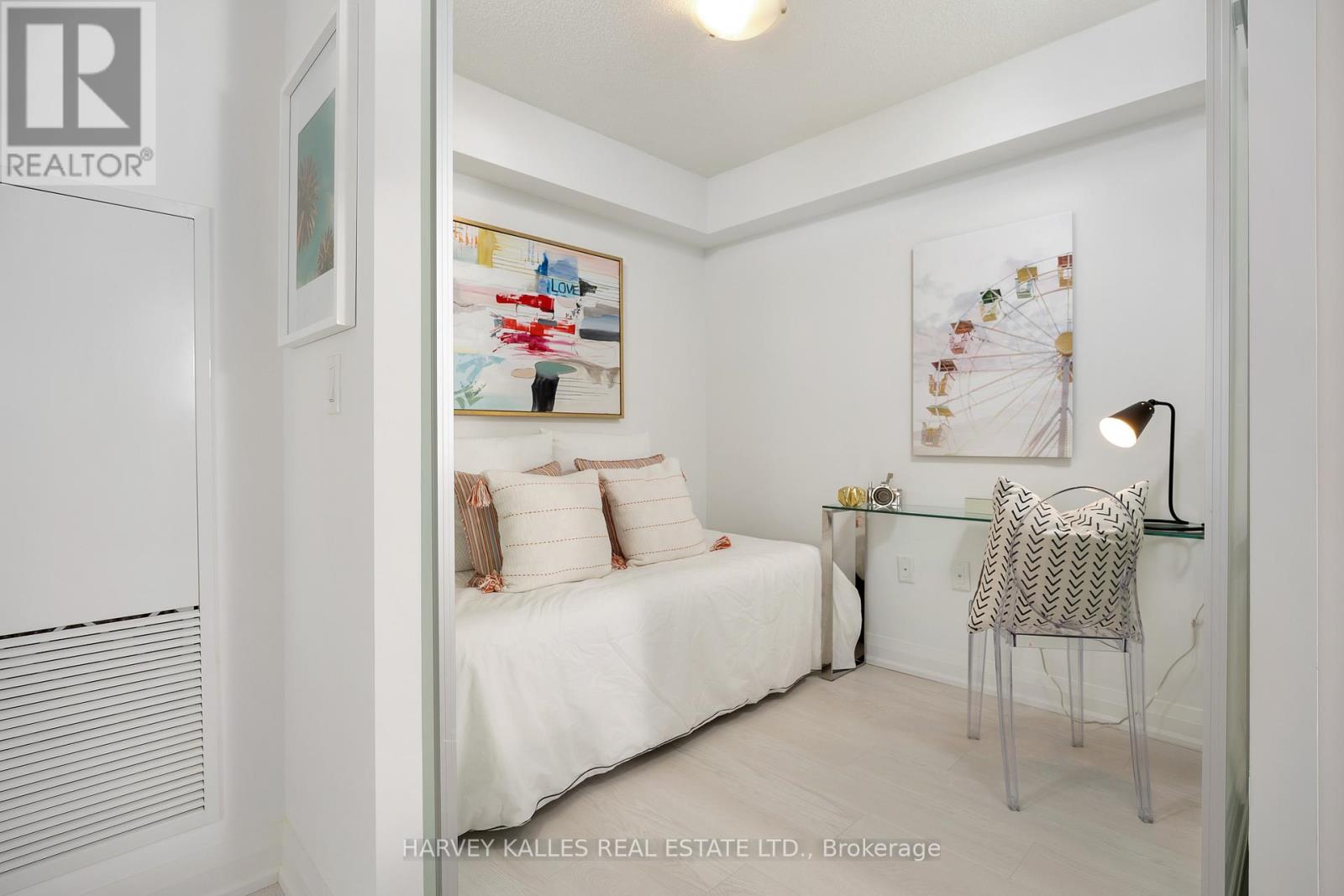 1301 - 30 Gibbs Road, Toronto (Islington-City Centre West), Ontario  M9B 6L6 - Photo 5 - W12809006