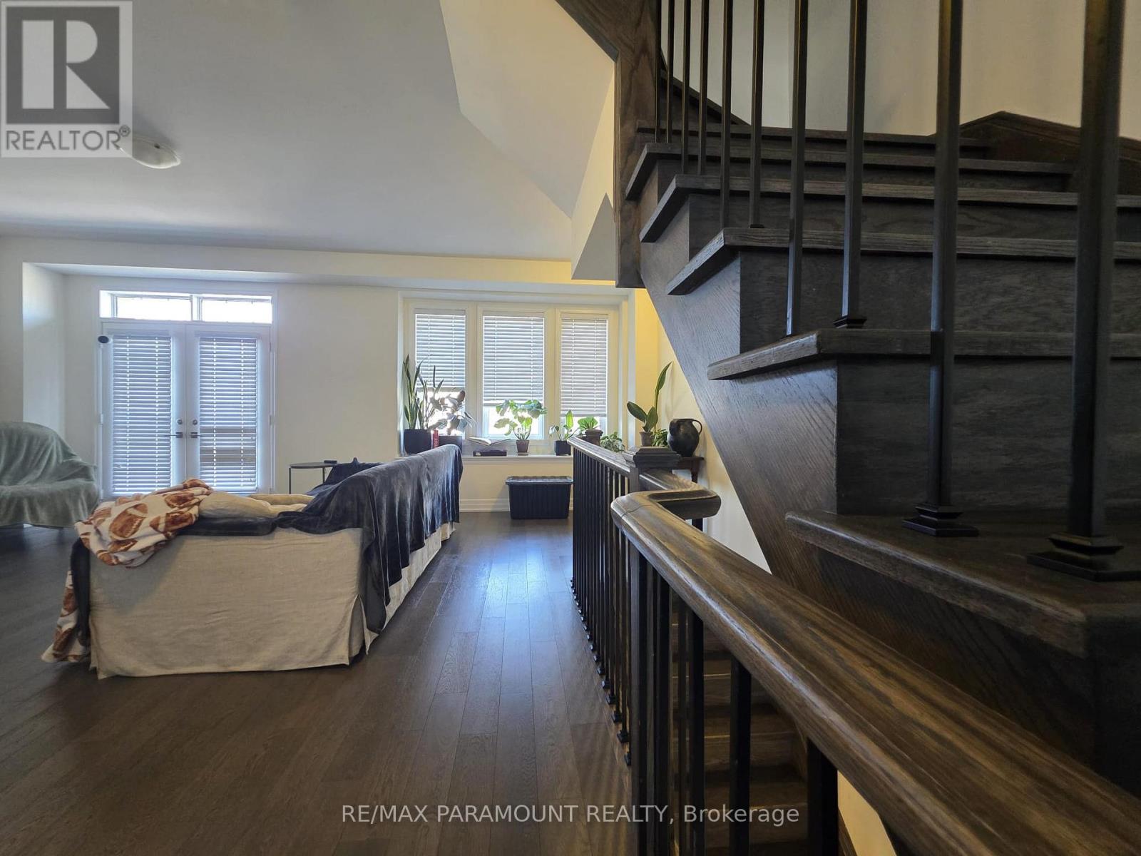 3 Vaudeville Drive, Toronto (Alderwood), Ontario  M8W 0B5 - Photo 2 - W12809010