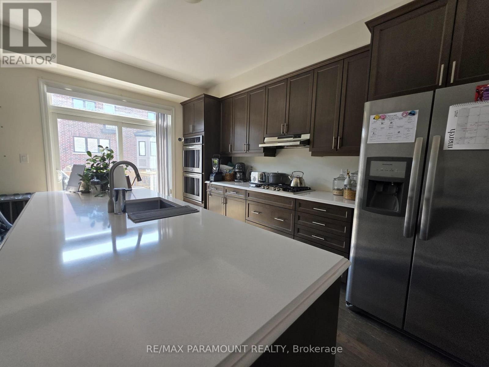 3 Vaudeville Drive, Toronto (Alderwood), Ontario  M8W 0B5 - Photo 5 - W12809010