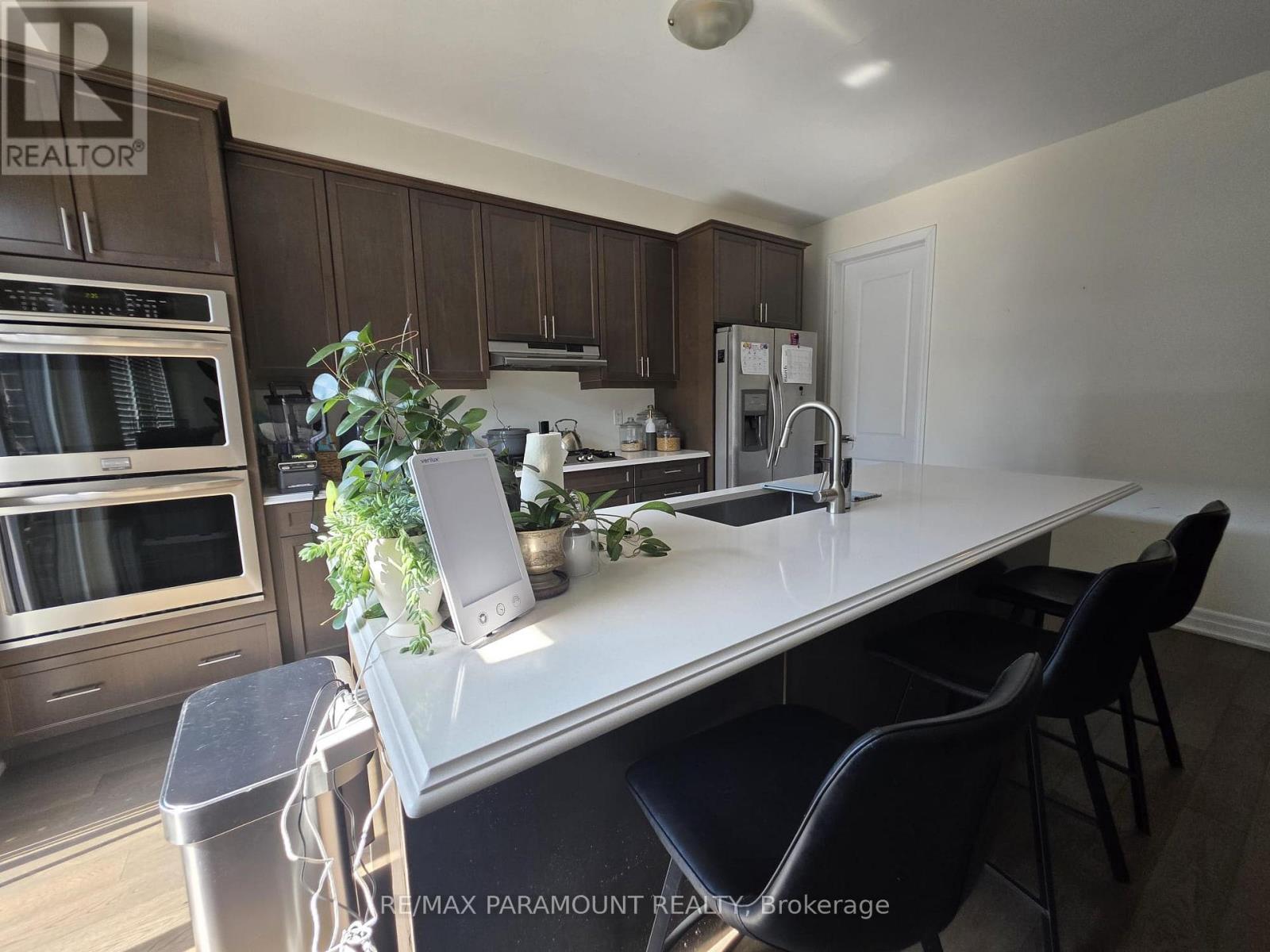 3 Vaudeville Drive, Toronto (Alderwood), Ontario  M8W 0B5 - Photo 6 - W12809010