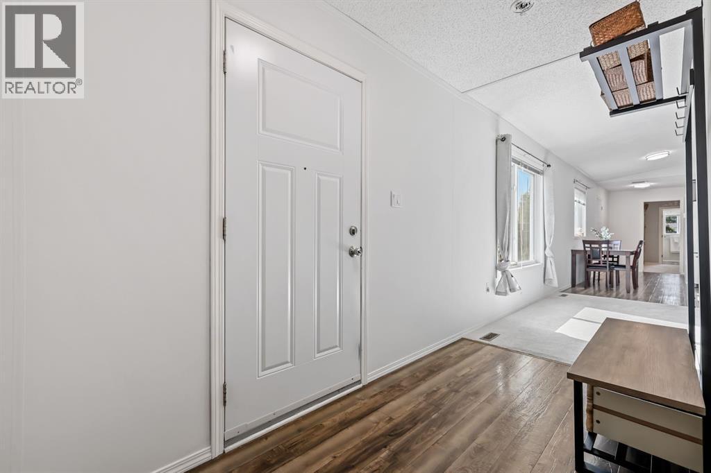 305 Stanley Avenue, Okotoks, Alberta  T1S 1M5 - Photo 3 - A2256943