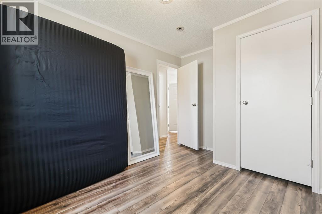 305 Stanley Avenue, Okotoks, Alberta  T1S 1M5 - Photo 17 - A2256943