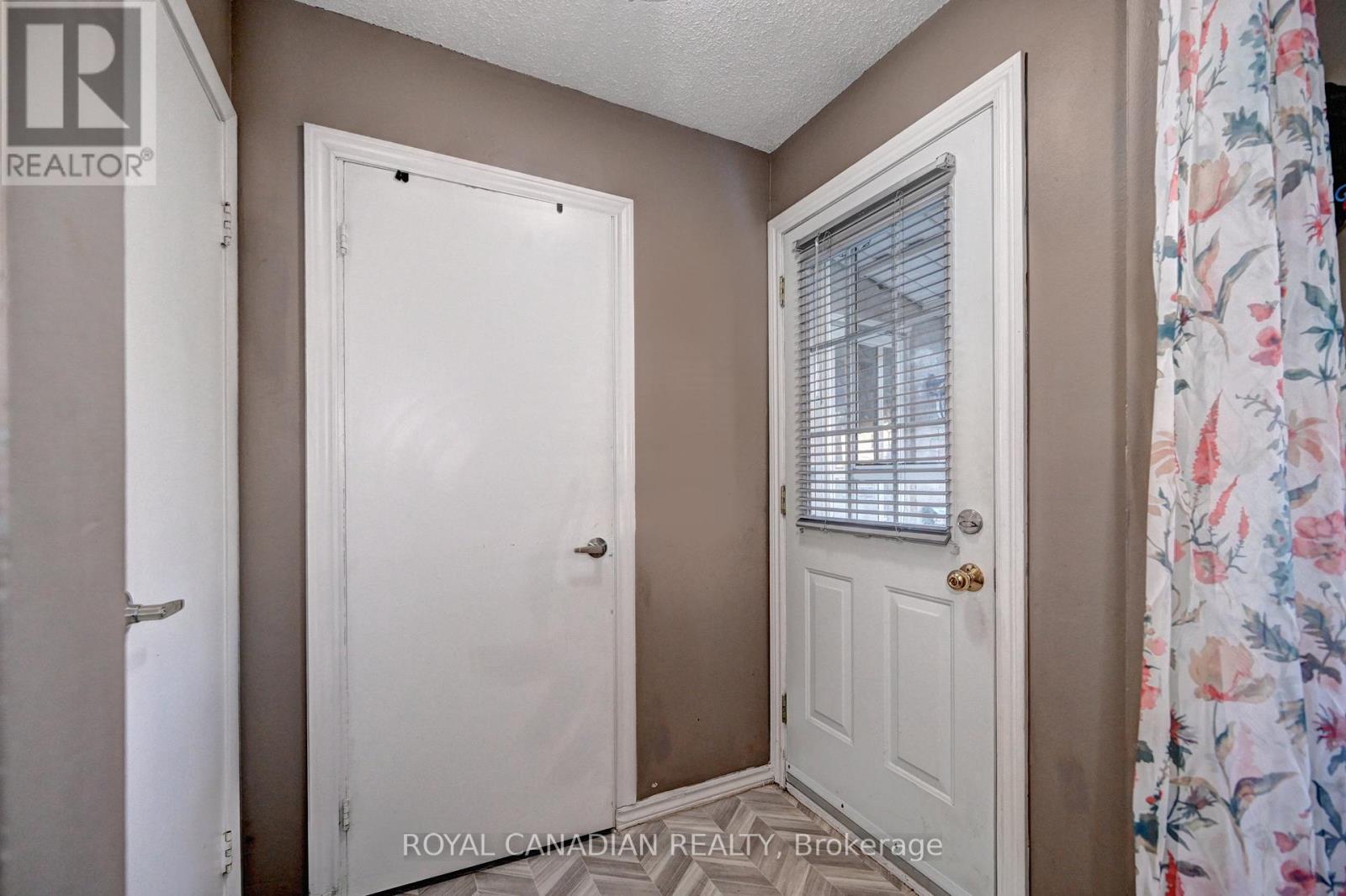 E - 515 Weber Street N, Waterloo, Ontario  N2L 4G1 - Photo 3 - X12808966