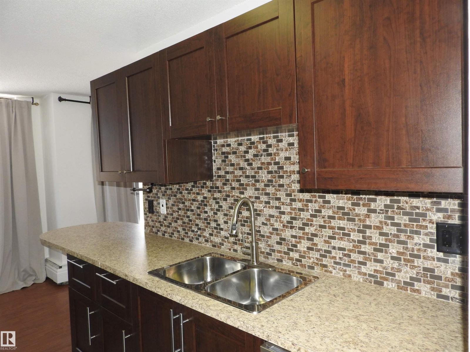 #105 10160 115 St Nw, Edmonton, Alberta  T5K 1T6 - Photo 11 - E4471178