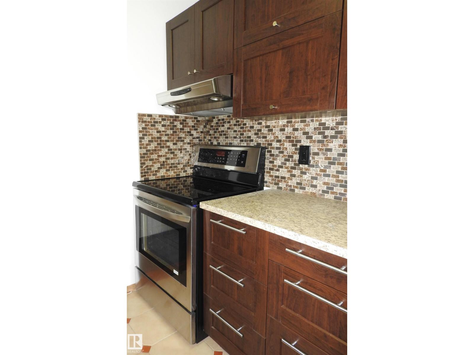 #105 10160 115 St Nw, Edmonton, Alberta  T5K 1T6 - Photo 9 - E4471178