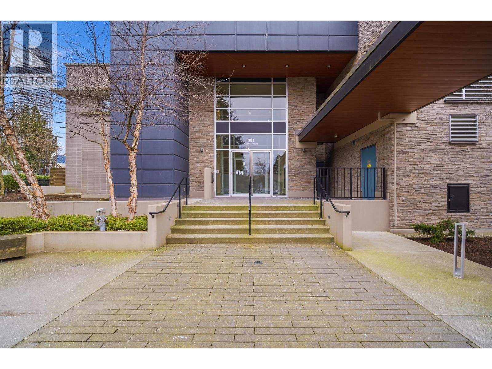 2005 691 North Road, Coquitlam, British Columbia  V3J 0H9 - Photo 2 - R3091974