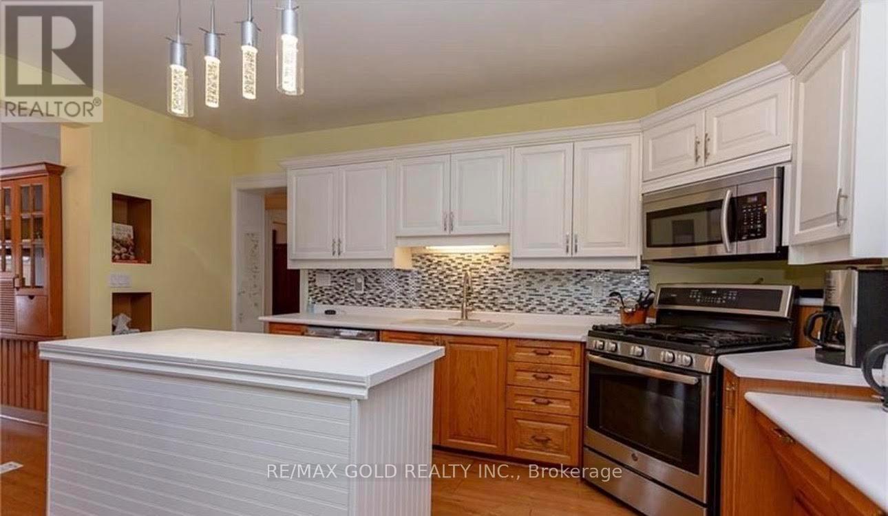 35 William Street, St. Thomas, Ontario N5R 3H1 - Photo 3 - X12788620