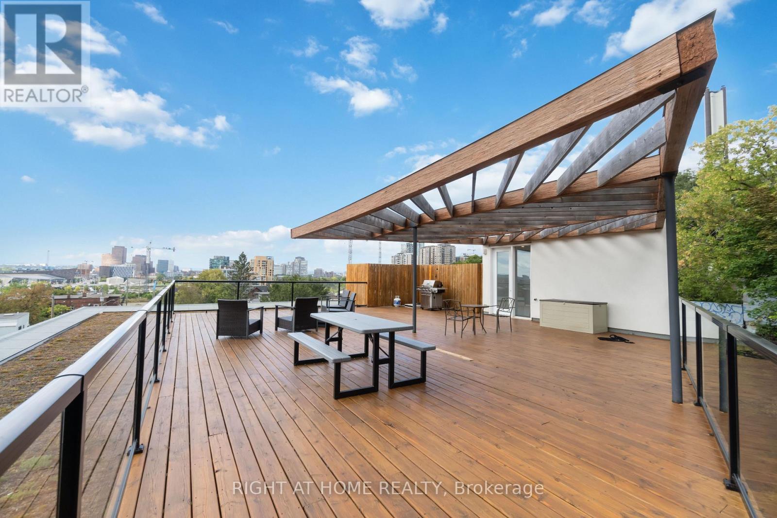 305 - 22 Perkins Street, Ottawa, Ontario  K1R 7G5 - Photo 2 - X12809074