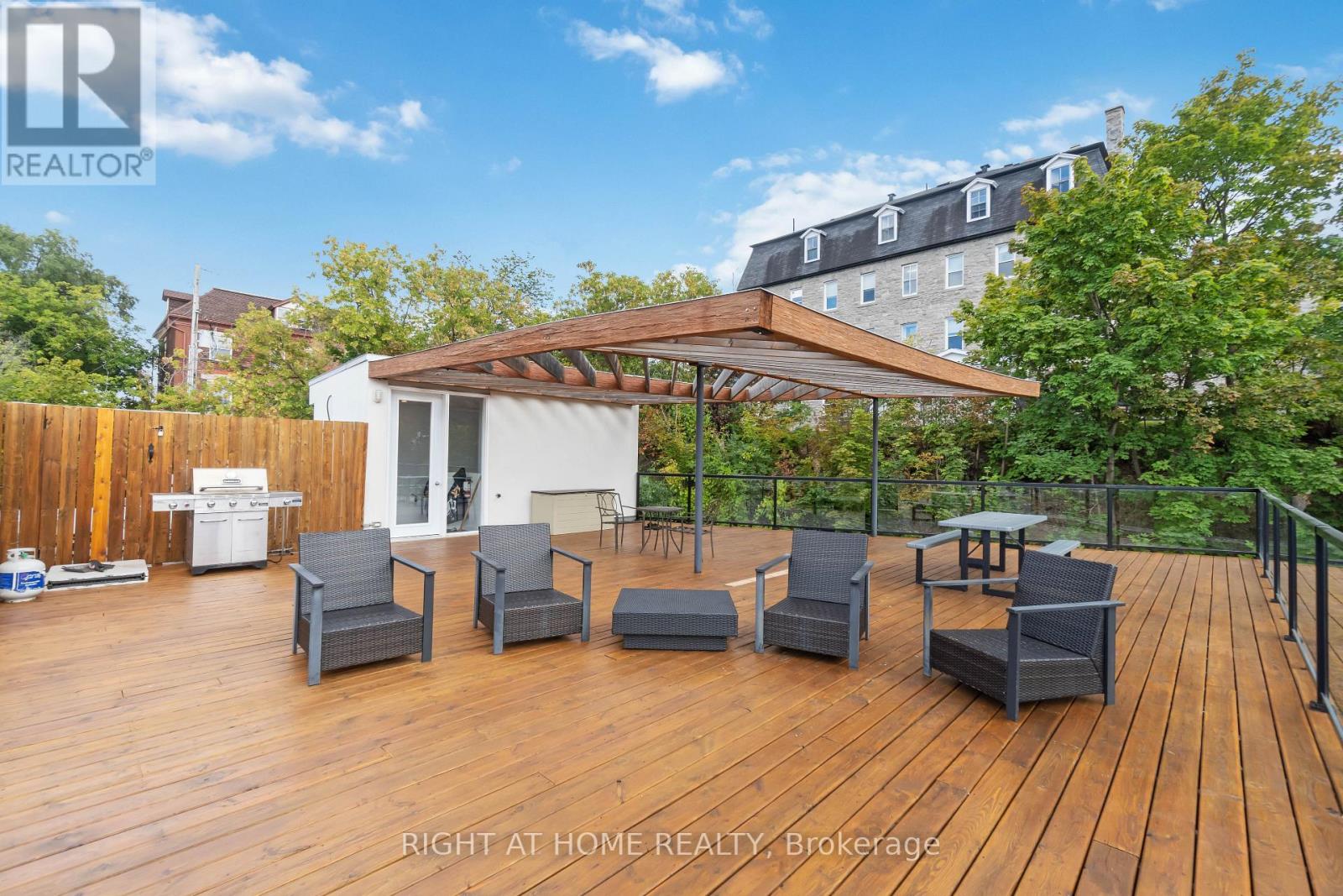 305 - 22 Perkins Street, Ottawa, Ontario  K1R 7G5 - Photo 4 - X12809074