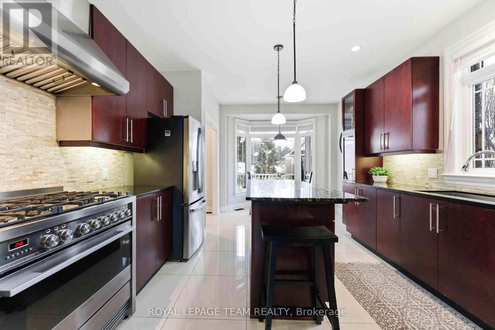 6 Waterford Way, Ottawa, Ontario  K2E 7V4 - Photo 10 - X12809124