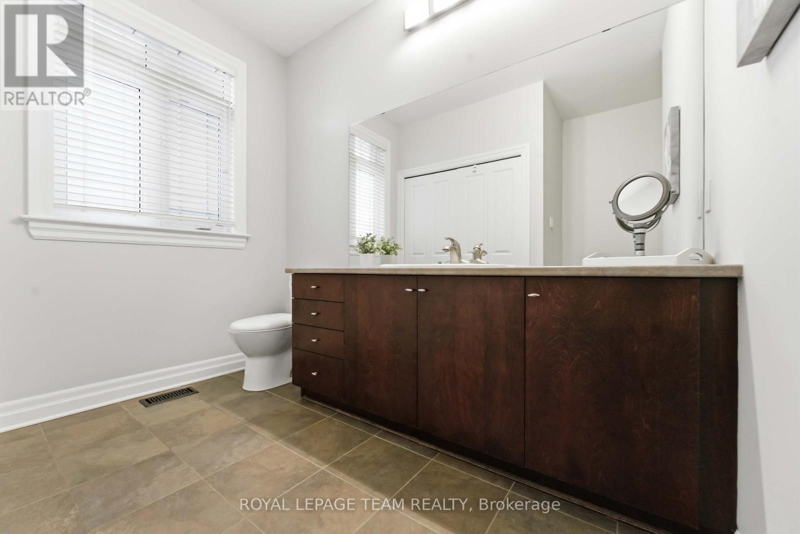 6 Waterford Way, Ottawa, Ontario  K2E 7V4 - Photo 22 - X12809124