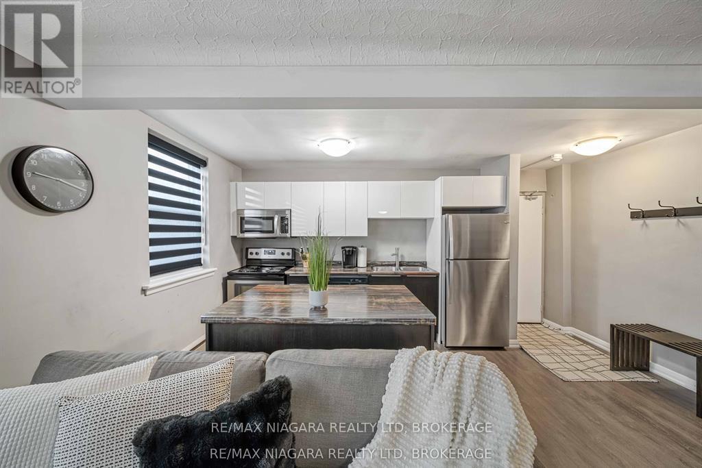 8 - 4538 Huron Street, Niagara Falls, Ontario  L2E 2H3 - Photo 2 - X12809090