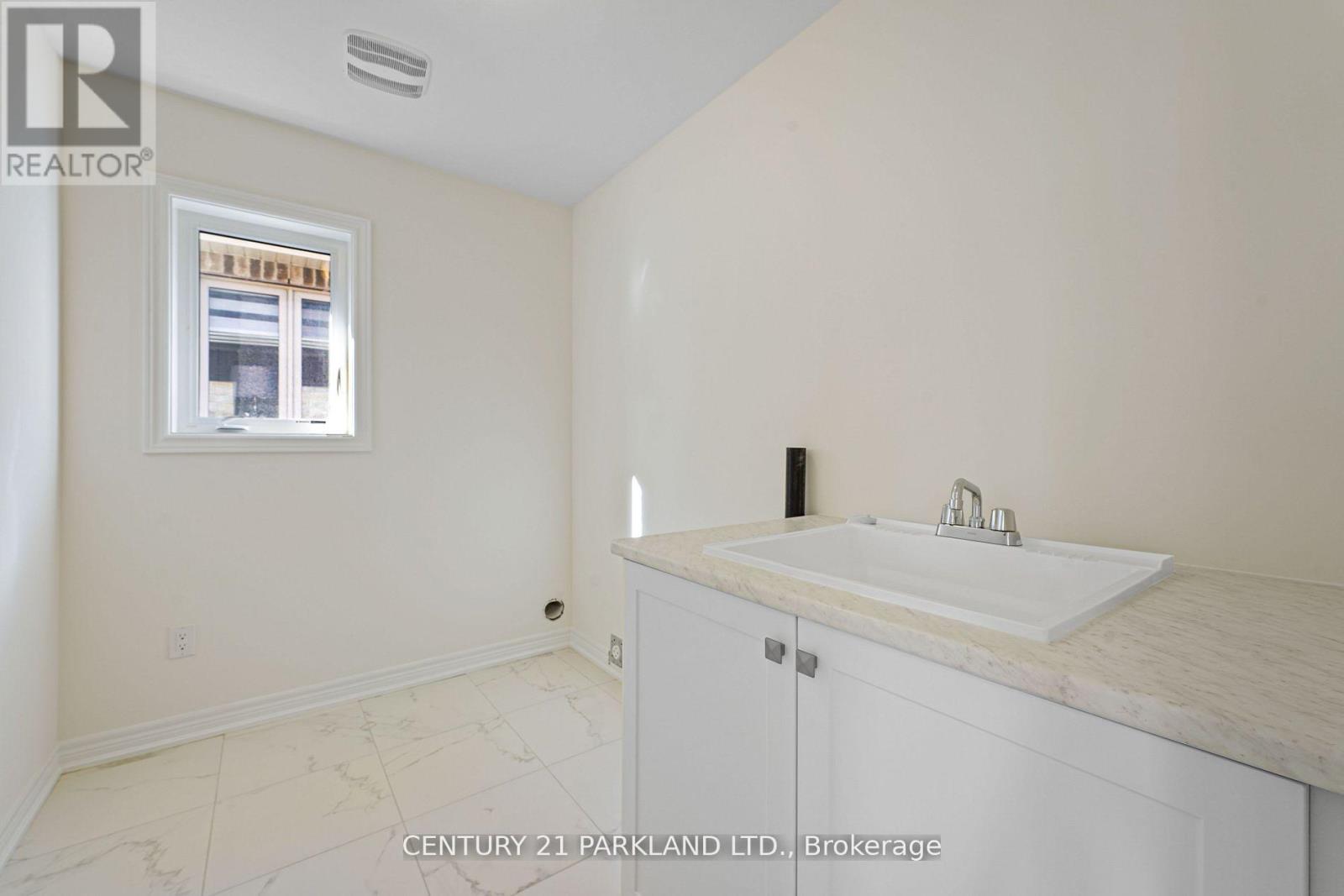 1352 Davis Loop, Innisfil (Lefroy), Ontario  L0L 1W0 - Photo 4 - N12805010