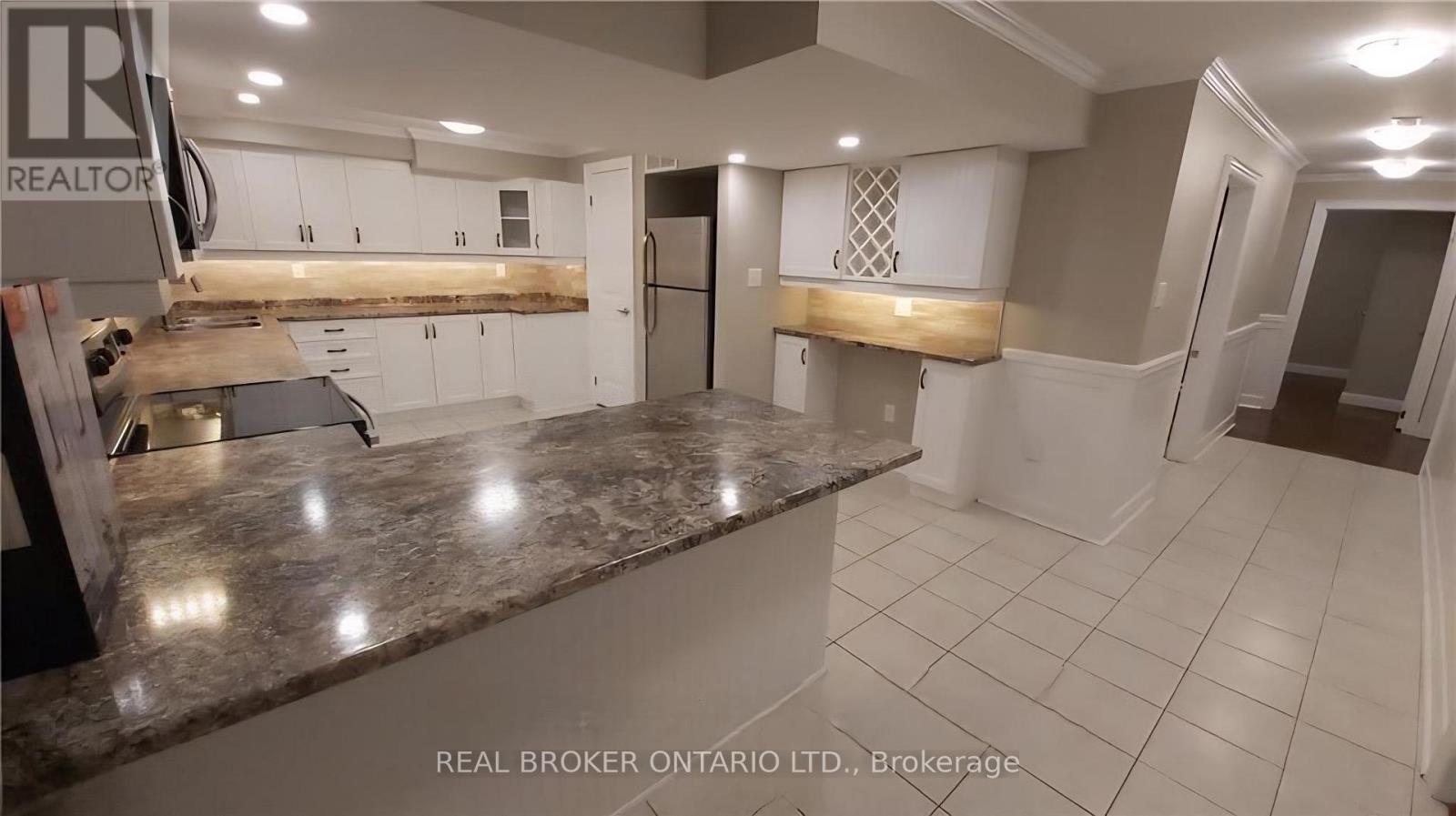 118 Sandringham Drive, Barrie, Ontario L4M 7J5 - Photo 10 - S12748970