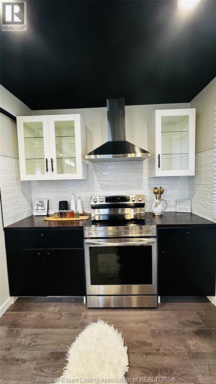 MLS# 26000253: 3519 TECUMSEH ROAD West, Windsor, Canada