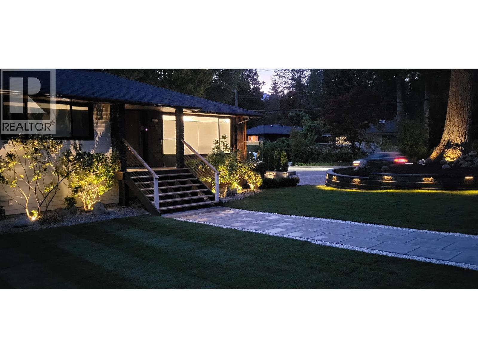 4491 Primrose Lane, North Vancouver, British Columbia  V7R 4H1 - Photo 2 - R3091289