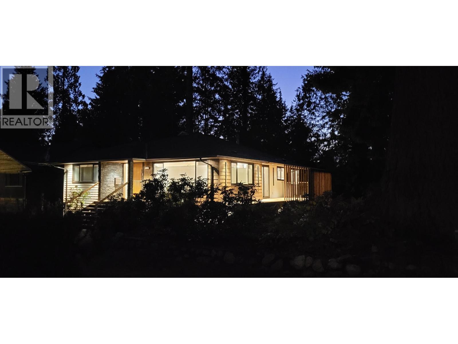 4491 Primrose Lane, North Vancouver, British Columbia  V7R 4H1 - Photo 4 - R3091289