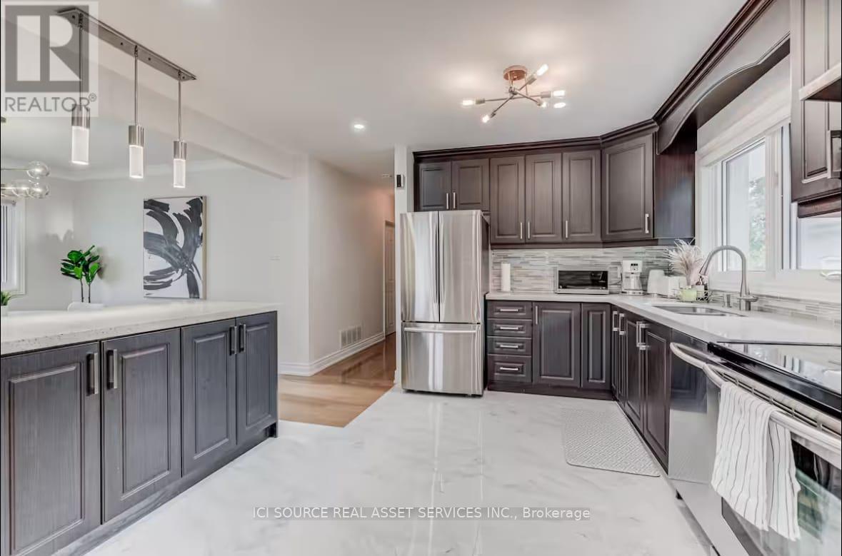 Main Fl - 96 Wyndcliff Crescent, Toronto, Ontario  M4A 2K2 - Photo 10 - C12809112