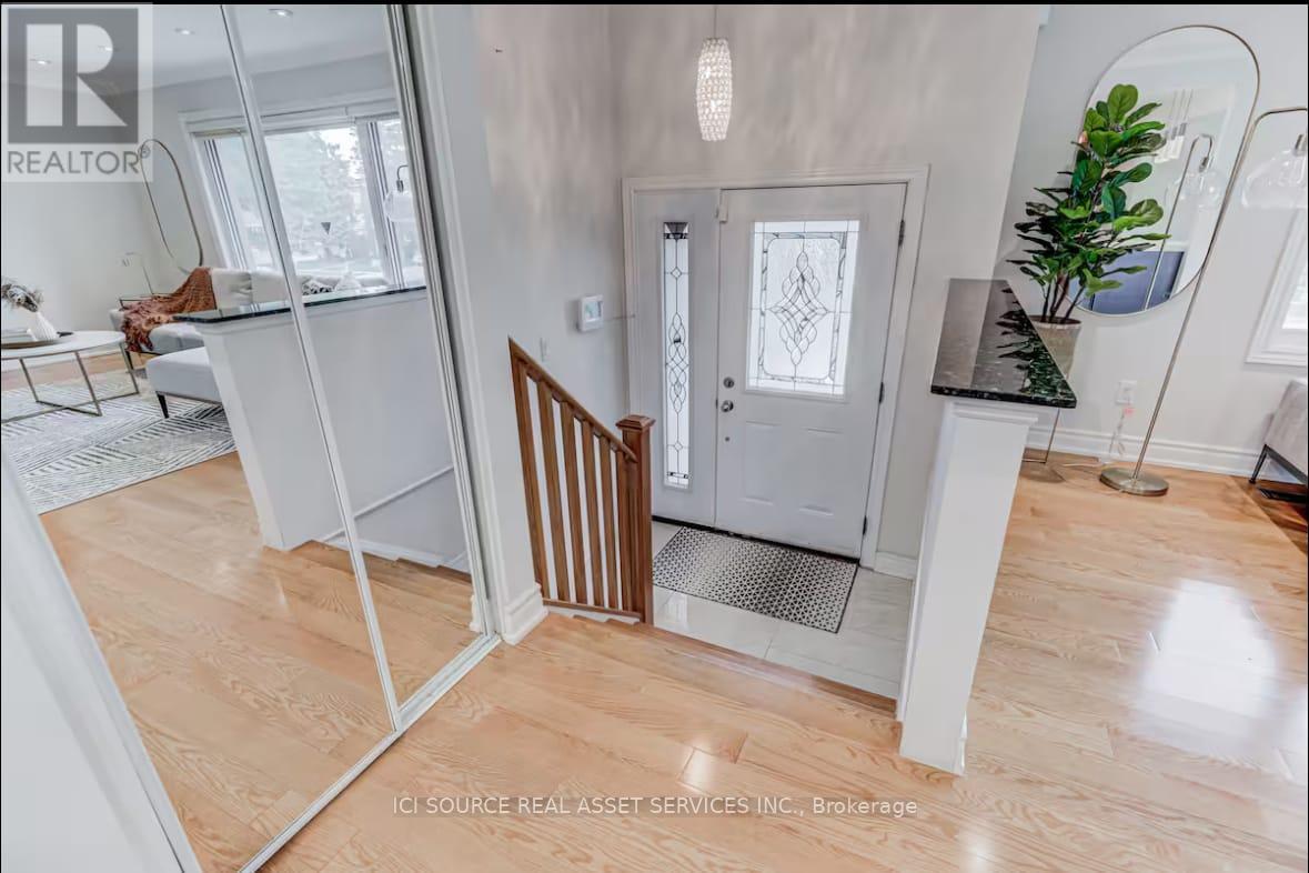 Main Fl - 96 Wyndcliff Crescent, Toronto, Ontario  M4A 2K2 - Photo 11 - C12809112