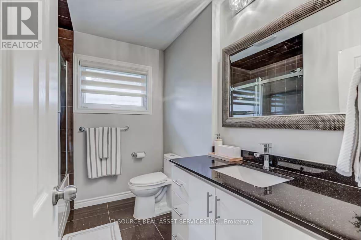 Main Fl - 96 Wyndcliff Crescent, Toronto, Ontario  M4A 2K2 - Photo 12 - C12809112