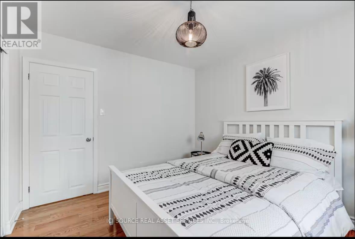 Main Fl - 96 Wyndcliff Crescent, Toronto, Ontario  M4A 2K2 - Photo 14 - C12809112