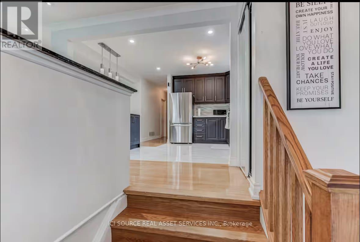 Main Fl - 96 Wyndcliff Crescent, Toronto, Ontario  M4A 2K2 - Photo 16 - C12809112