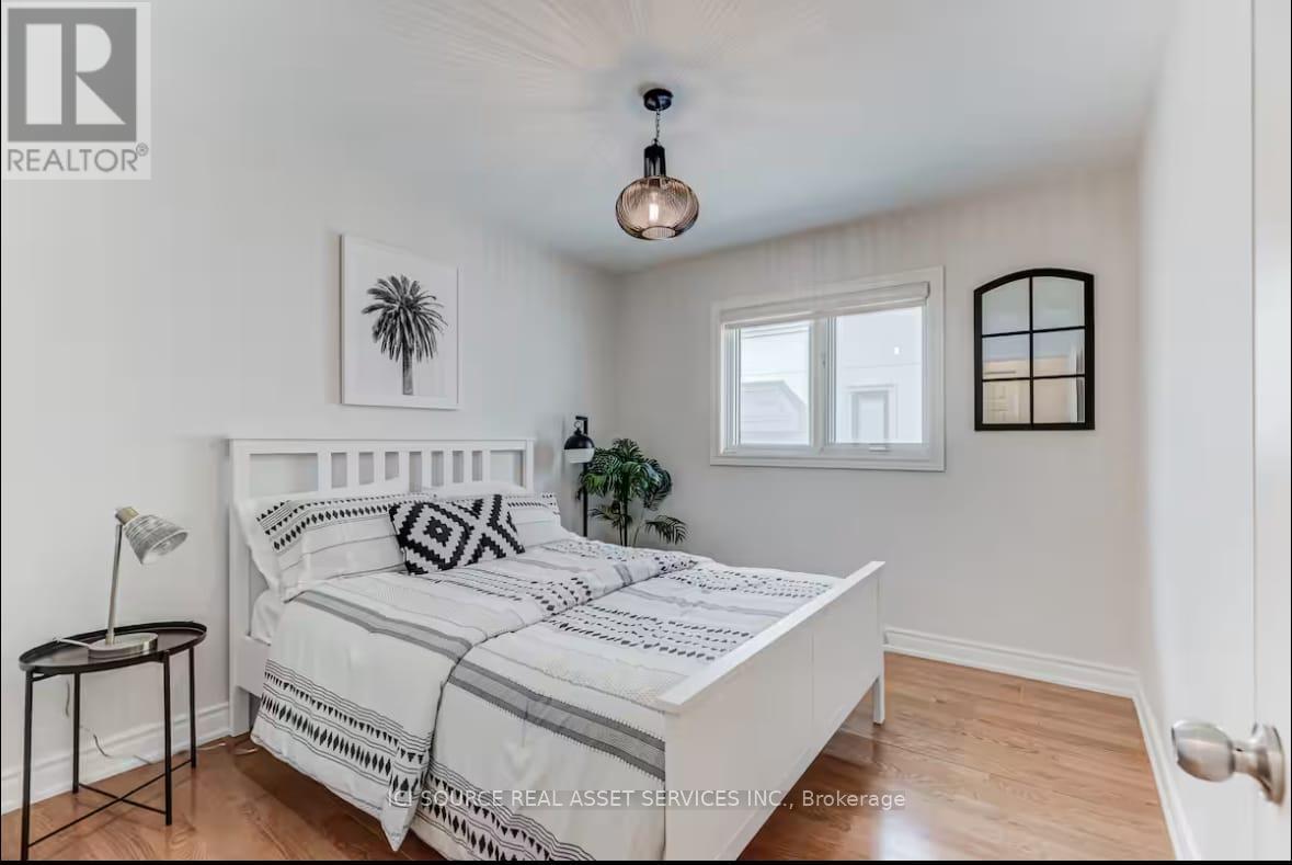 Main Fl - 96 Wyndcliff Crescent, Toronto, Ontario  M4A 2K2 - Photo 19 - C12809112