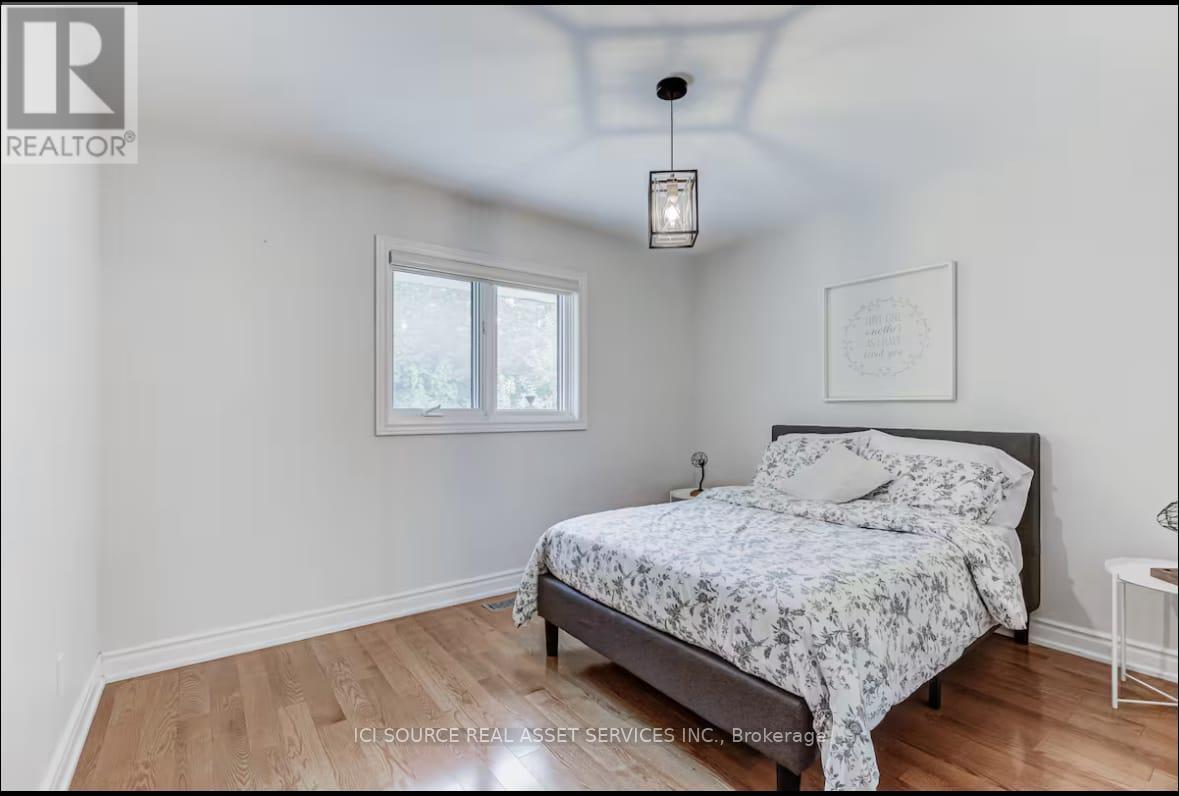 Main Fl - 96 Wyndcliff Crescent, Toronto, Ontario  M4A 2K2 - Photo 6 - C12809112
