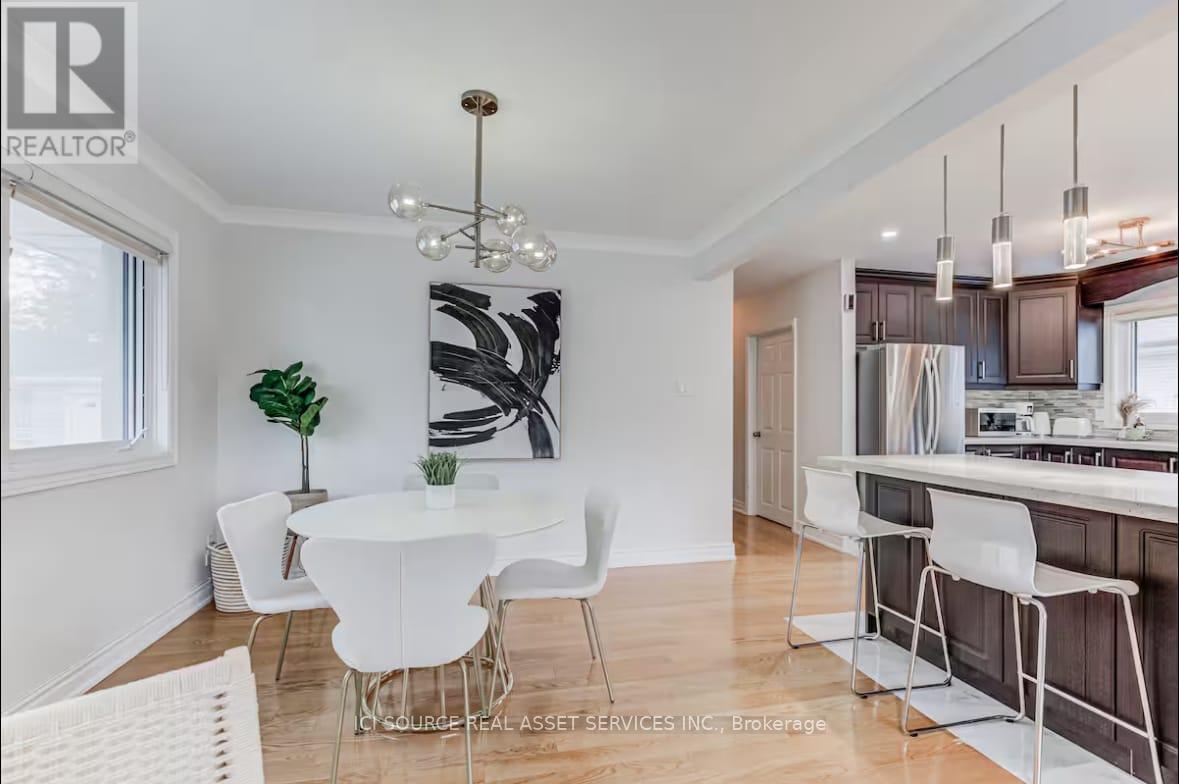 Main Fl - 96 Wyndcliff Crescent, Toronto, Ontario  M4A 2K2 - Photo 8 - C12809112