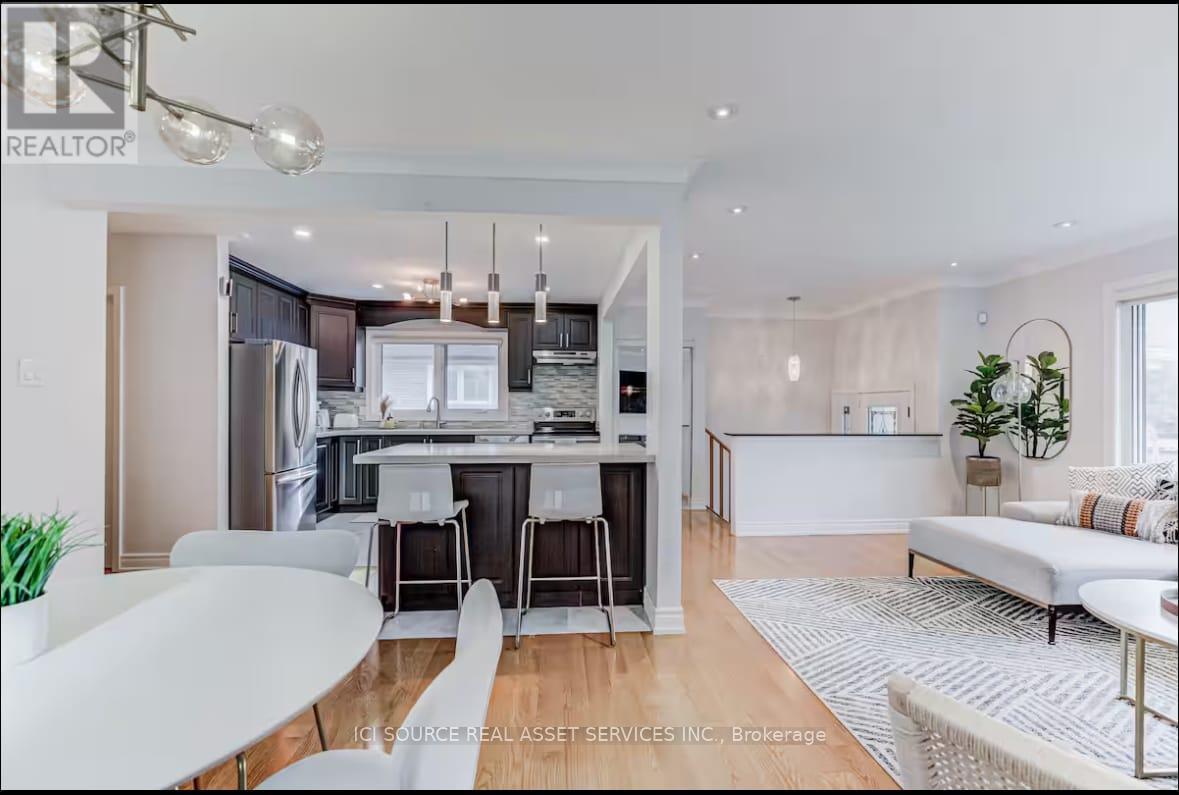 Main Fl - 96 Wyndcliff Crescent, Toronto, Ontario  M4A 2K2 - Photo 9 - C12809112