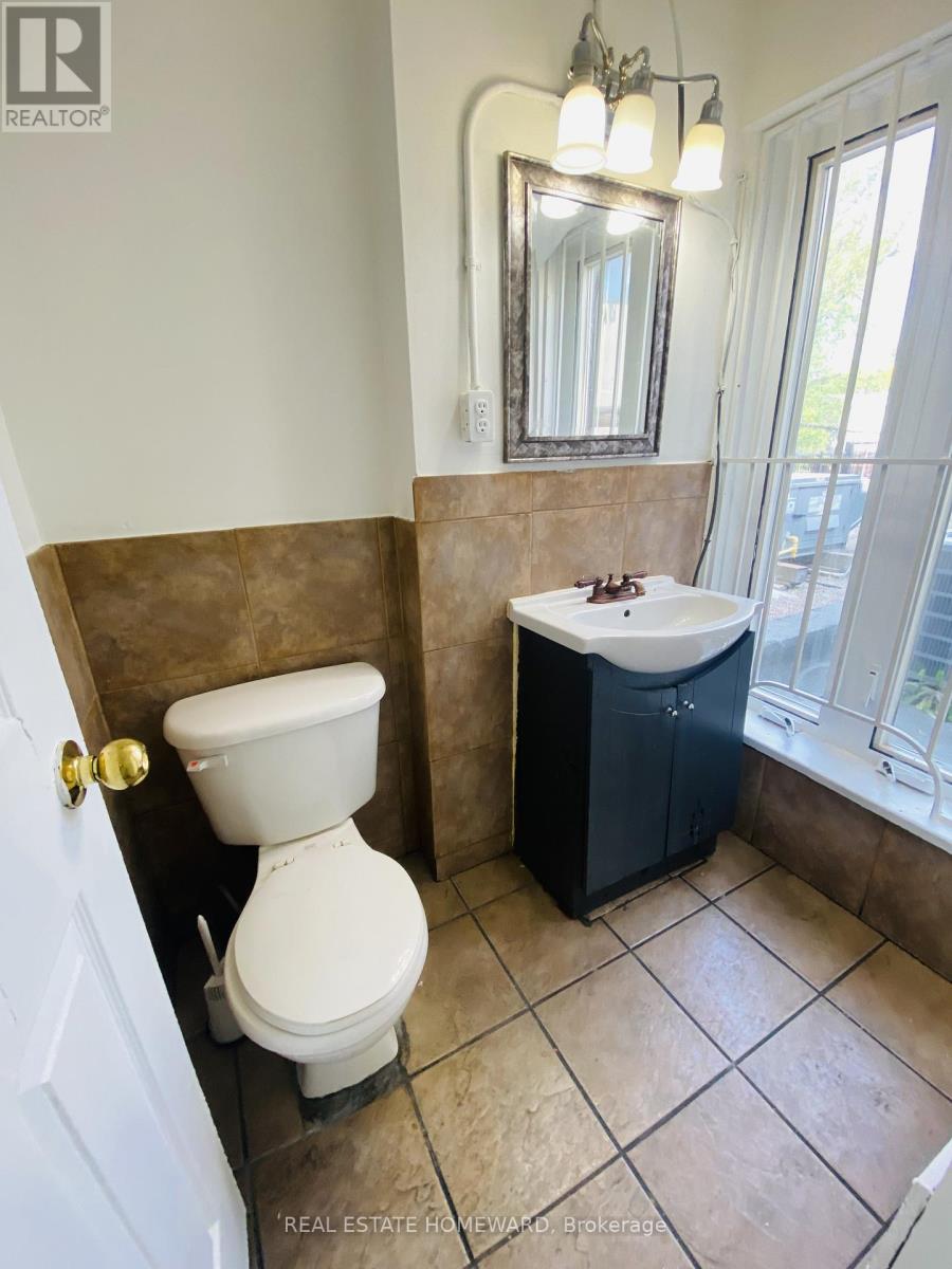 493a Danforth Avenue, Toronto, Ontario  M4K 1P5 - Photo 16 - E12809146